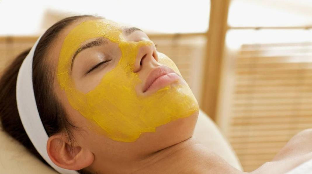 Ağda, ip ve cımbızı unutun! Bir kaşıkla tüyleri yok edin - Resim: 16